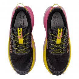 Incaltaminte New Balance Fresh Foam More Trail V3 Black/Ginger Lemon/Real Pink